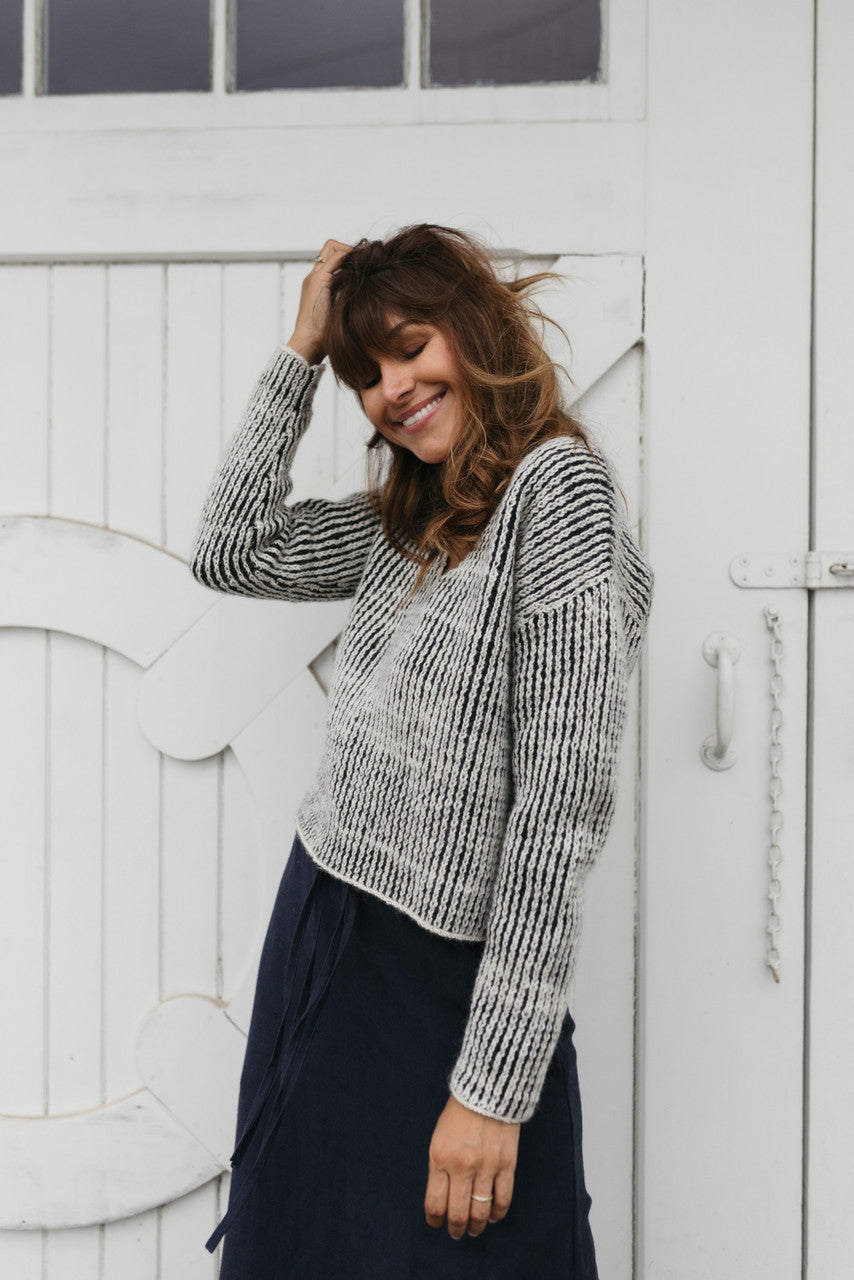 Finn V-Neck Wool Sweater - S Left