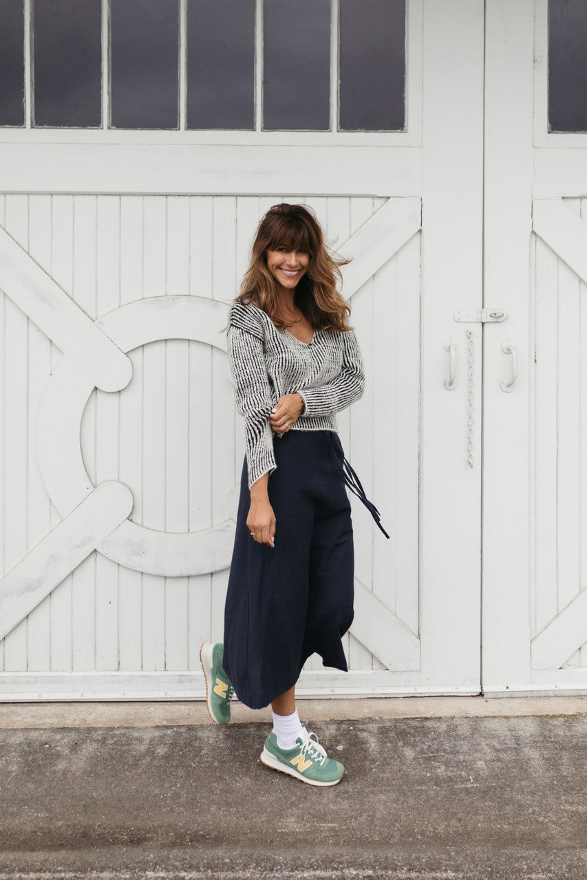 Finn V-Neck Wool Sweater - S Left