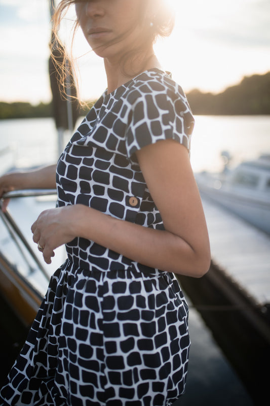 Claudia Skirt Set in Stone - L Shirt Left