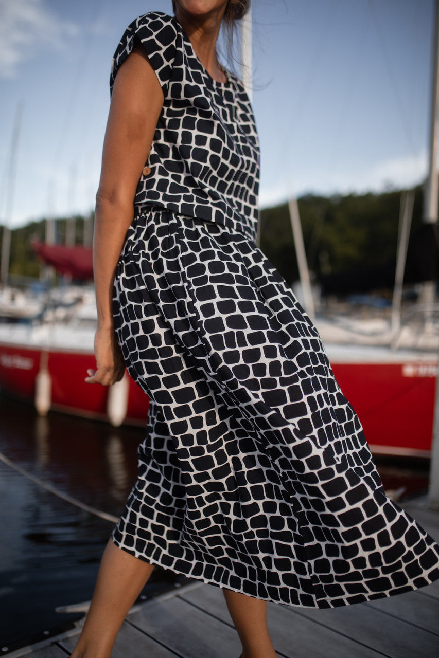 Claudia Skirt Set in Stone - L Shirt Left