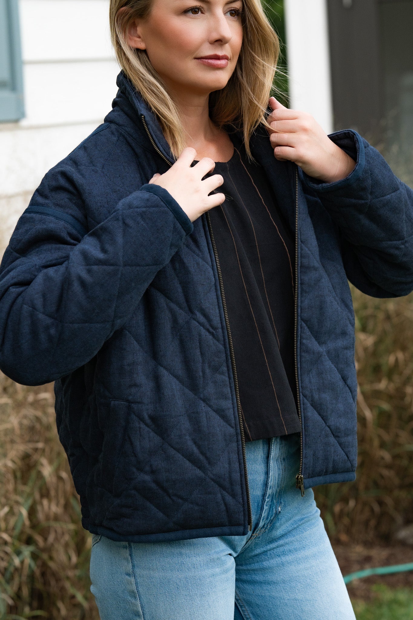 Jamie Linen Quilted Jacket in Navy