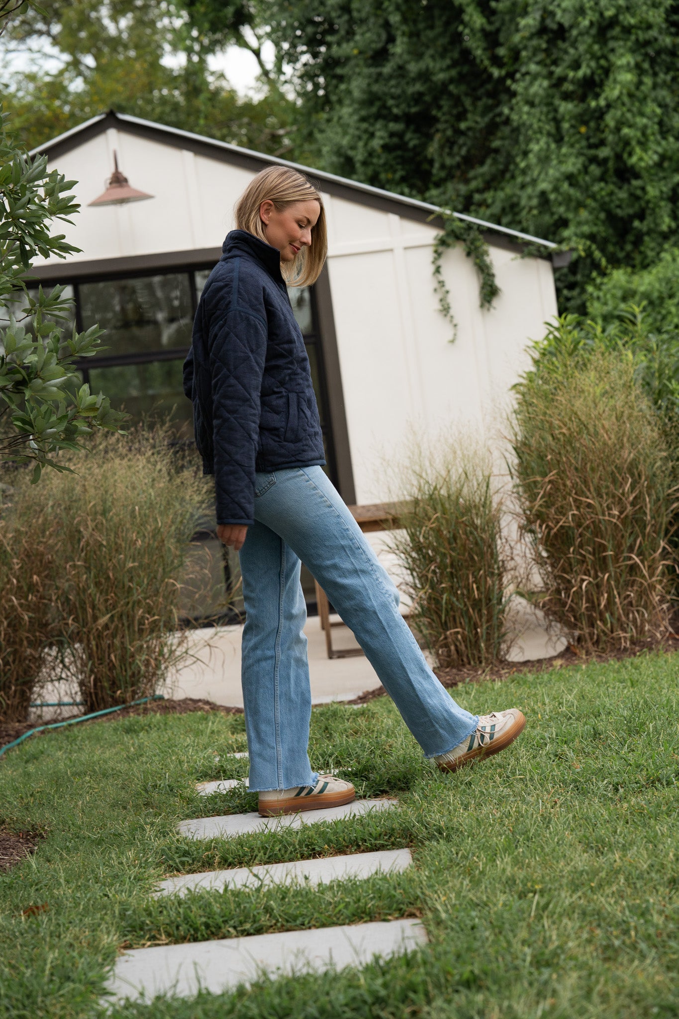 Jamie Linen Quilted Jacket in Navy