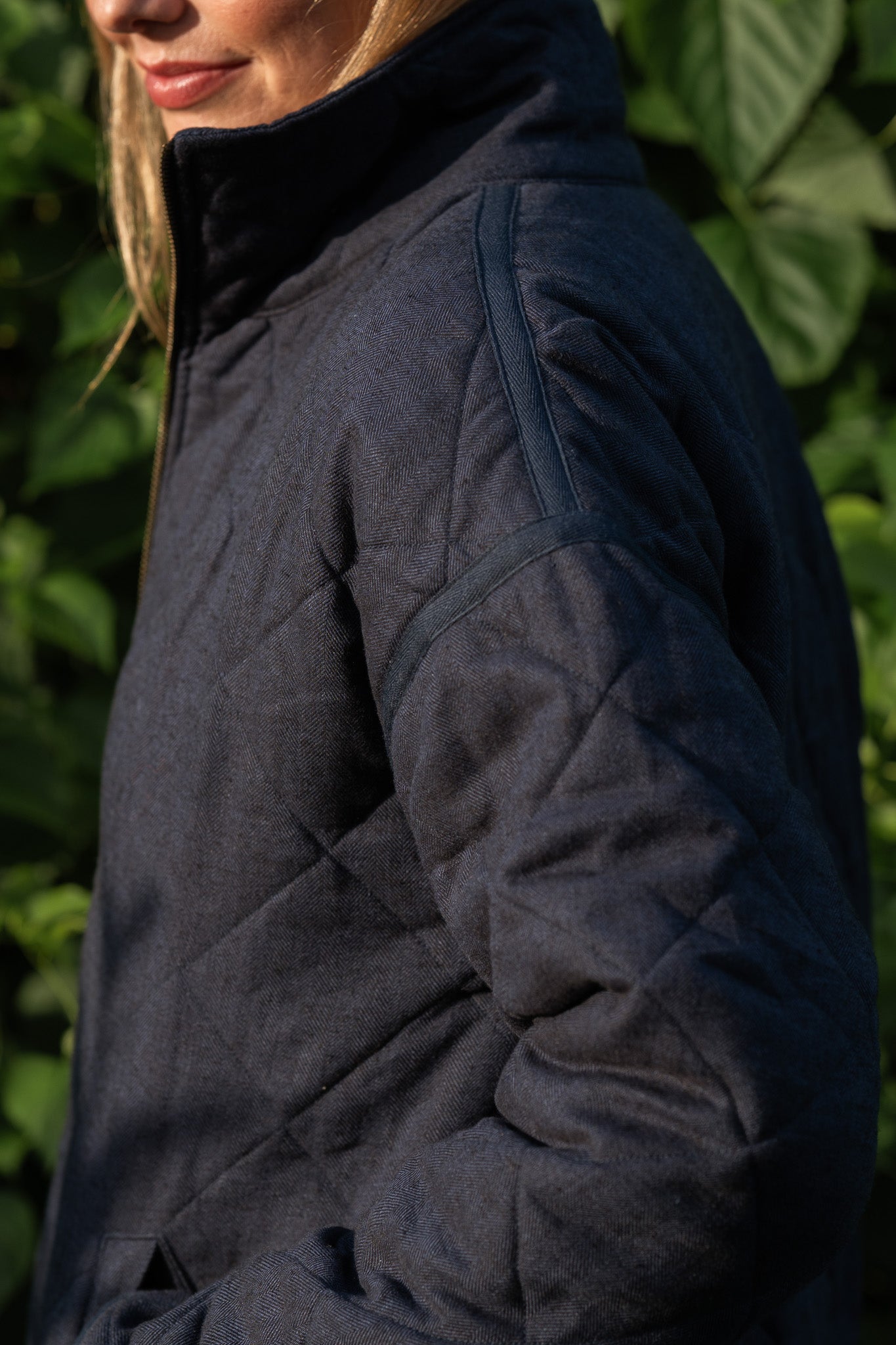 Jamie Linen Quilted Jacket in Navy